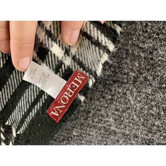Merona Women’s Scarf Flannel Plaid Black White One Size - Picture 5 of 7